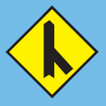 右侧小路交叉口(马来语:Persimpangan Jalan Kecil Di Sebelah Kanan,英语:Junction With Minor Road On Right)